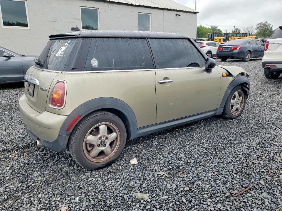 67595186 :رقم المزاد ، WMWMF3C58ATZ61502 vin ، 2010 Mini Cooper مزاد بيع