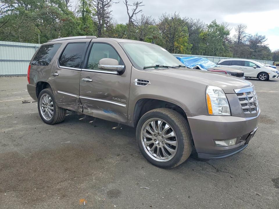 2011 Cadillac Escalade მანქანა იყიდება აუქციონზე, vin: 1GYS4AEF5BR328667, აუქციონის ნომერი: 70841836
