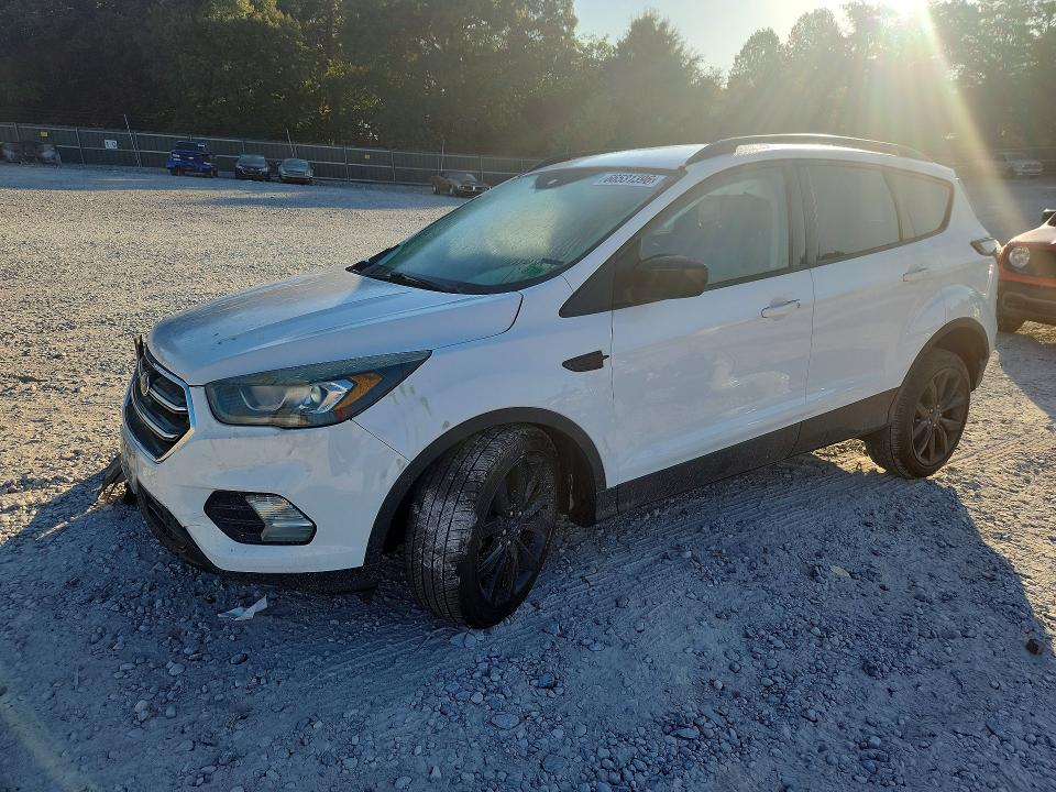 Продажа на аукционе авто 2018 Ford Escape, vin: 1FMCU0GD0JUB58547, номер лота: 66531396