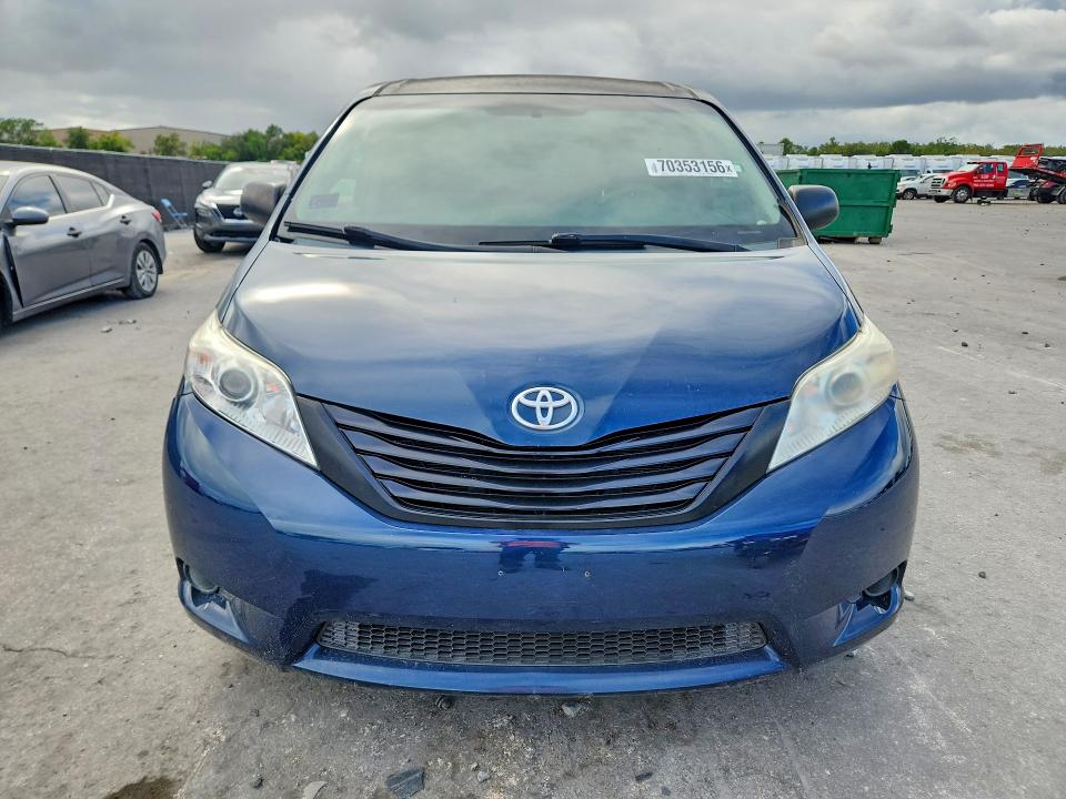 2011 Toyota Sienna მანქანა იყიდება აუქციონზე, vin: 5TDZK3DC4BS025040, აუქციონის ნომერი: 70353156