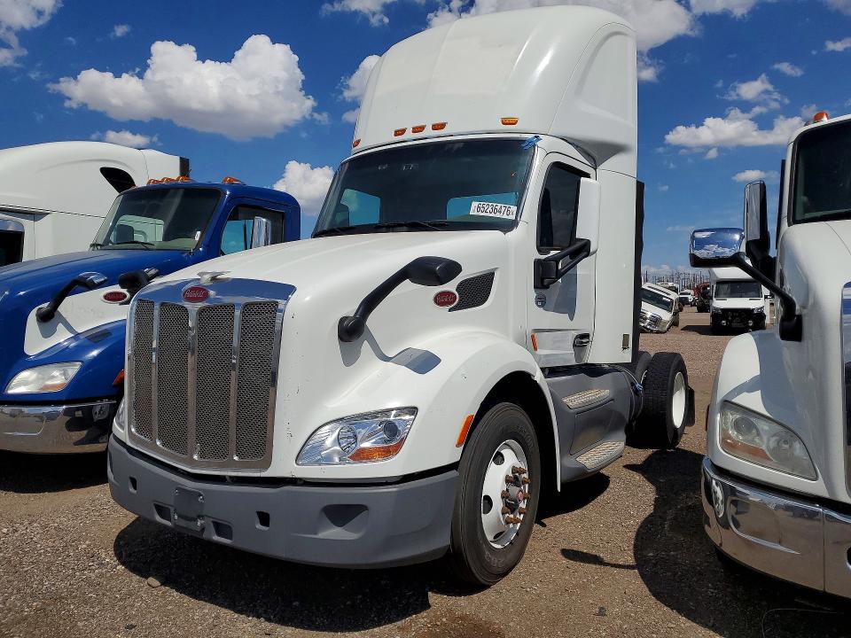 Продажа на аукционе авто 2015 Peterbilt 579, vin: 1XPBA48X2FD286299, номер лота: 65236476