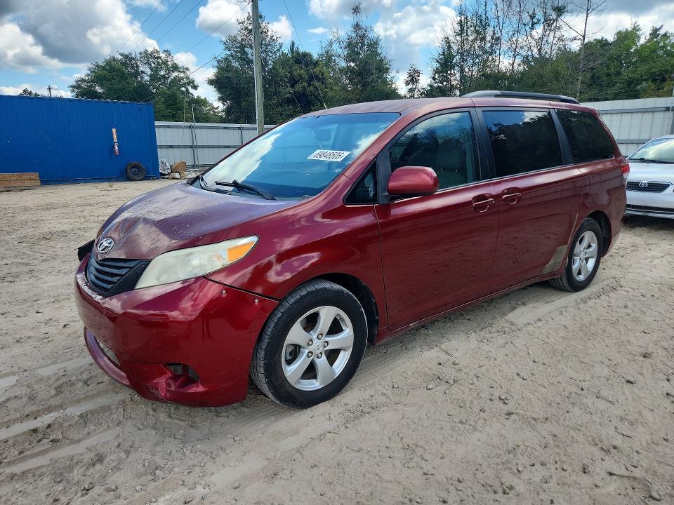 69848506 :رقم المزاد ، 5TDKK3DC8BS029366 vin ، 2011 Toyota Sienna مزاد بيع