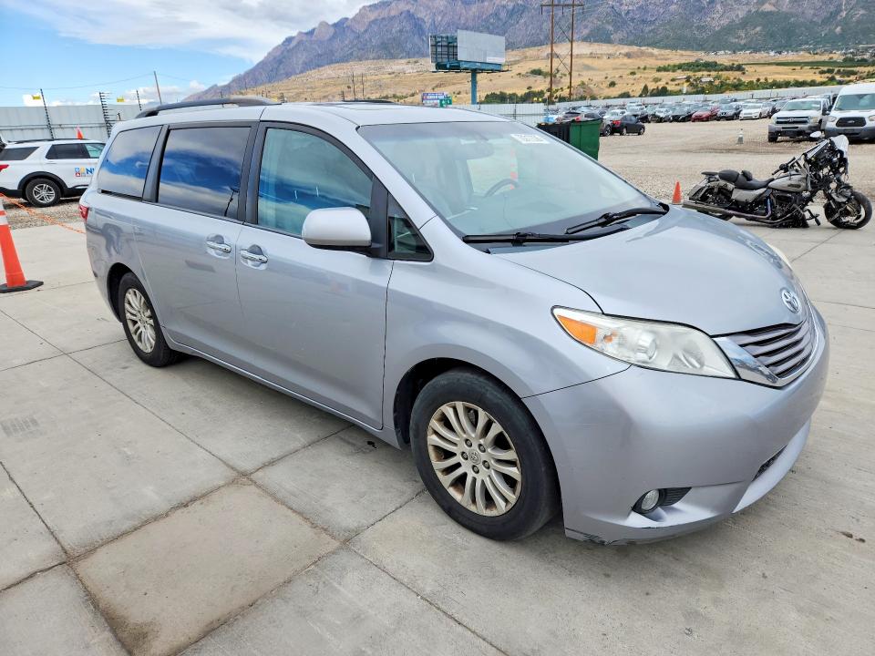 70317336 :رقم المزاد ، 5TDYK3DC2GS692742 vin ، 2016 Toyota Sienna مزاد بيع
