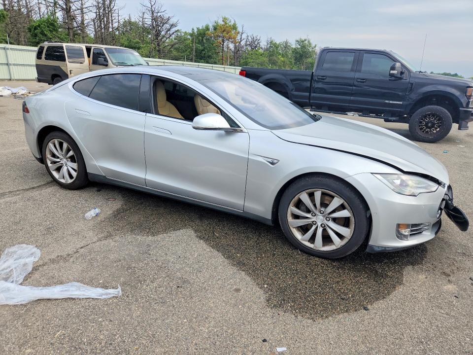 67115326 :رقم المزاد ، 5YJSA1H20FFP57069 vin ، 2015 Tesla Model S مزاد بيع