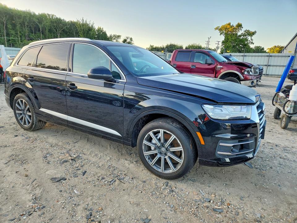 Продажа на аукционе авто 2017 Audi Q7, vin: WA1LAAF76HD005450, номер лота: 68721016