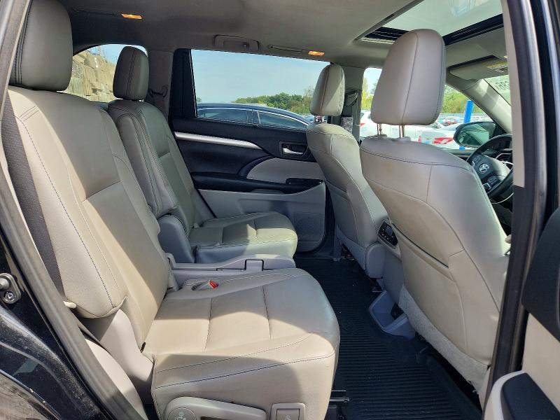 55885686 :رقم المزاد ، 5TDJZRFH4HS417187 vin ، 2017 Toyota Highlander مزاد بيع