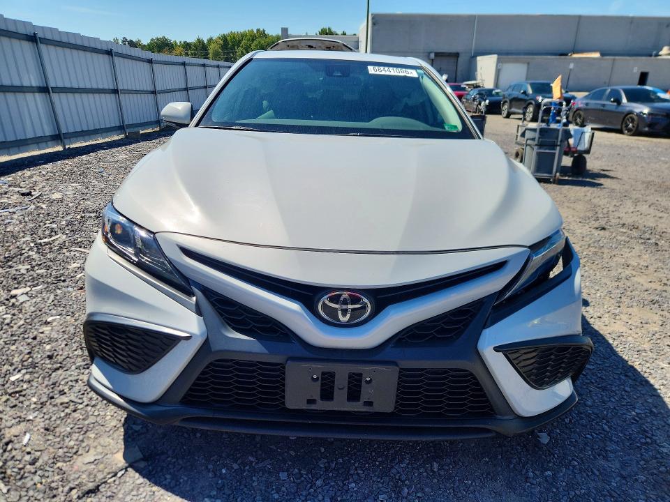 Продажа на аукционе авто 2024 Toyota Camry, vin: 4T1G11AK5RU191479, номер лота: 68441006