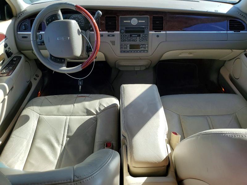 69194926 :رقم المزاد ، 1LNHM82W45Y664491 vin ، 2005 Lincoln Town Car مزاد بيع