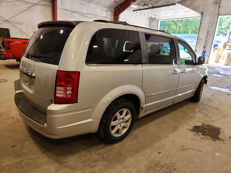 2010 Chrysler Town & Country მანქანა იყიდება აუქციონზე, vin: 2A4RR5D16AR375955, აუქციონის ნომერი: 68614036