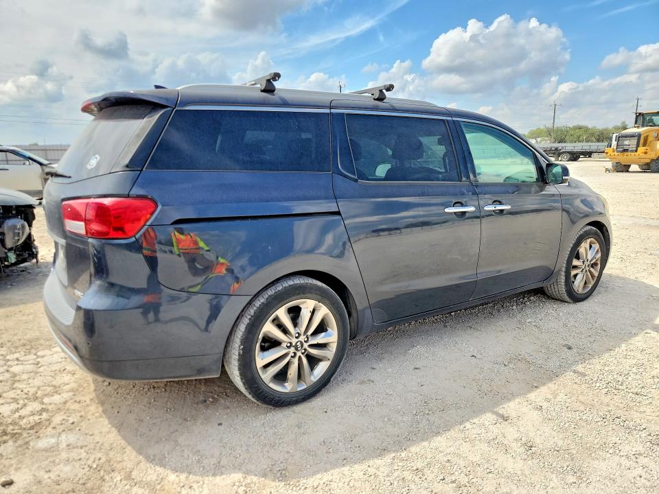 68894266 :رقم المزاد ، KNDME5C12F6045323 vin ، 2015 Kia Sedona مزاد بيع
