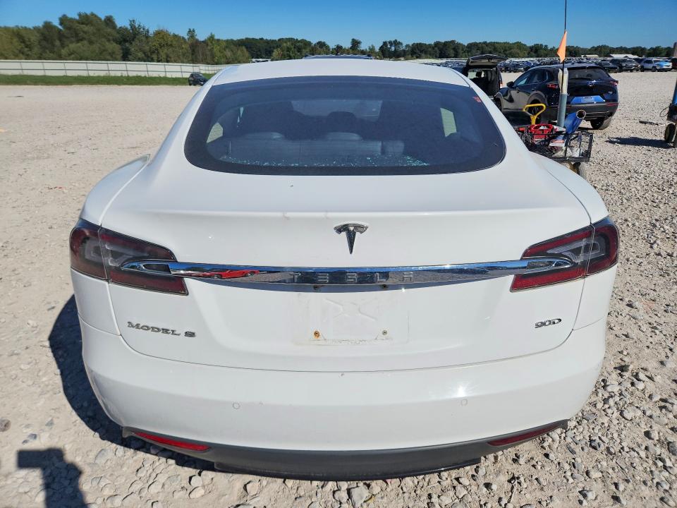 70310336 :رقم المزاد ، 5YJSA1E22FF111942 vin ، 2015 Tesla Model S مزاد بيع