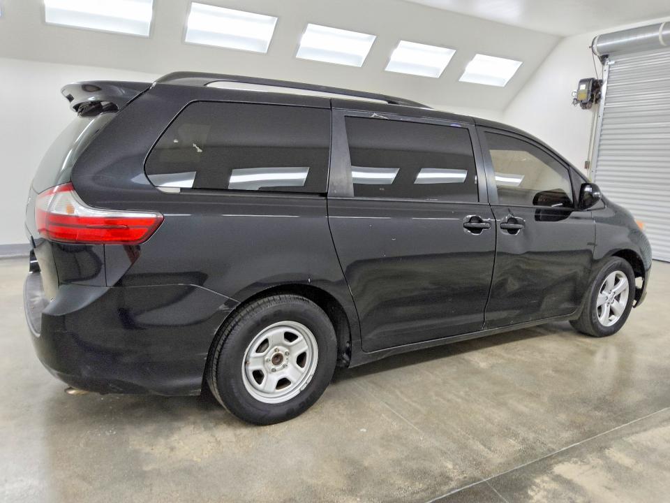Продаж на аукціоні авто 2015 Toyota Sienna, vin: 5TDKK3DC4FS680788, номер лоту: 69384936