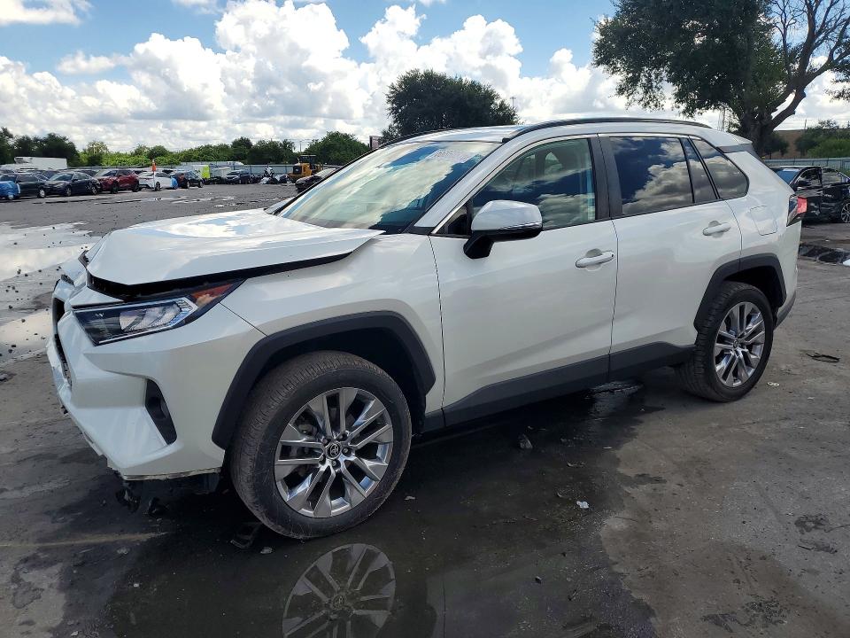 66860616 :رقم المزاد ، 2T3C1RFV2MW171111 vin ، 2021 Toyota Rav4 مزاد بيع