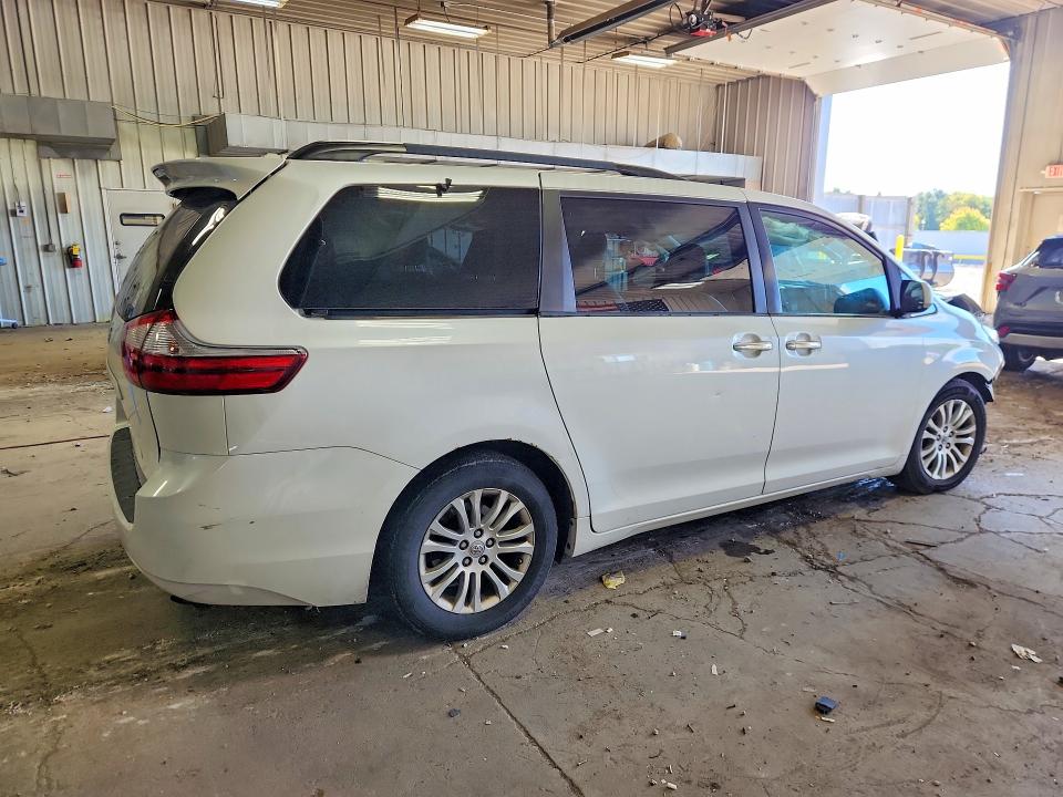Продажа на аукционе авто 2016 Toyota Sienna, vin: 5TDYK3DC2GS738571, номер лота: 70223646