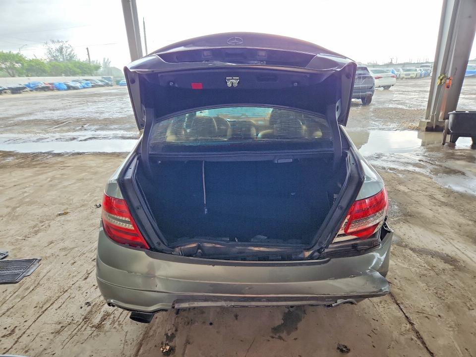 2014 Mercedes-benz C მანქანა იყიდება აუქციონზე, vin: WDDGF4HB2EA948837, აუქციონის ნომერი: 68069126
