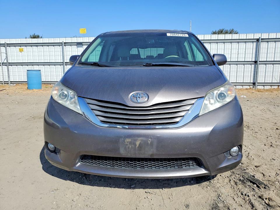 Aukcja sprzedaży 2011 Toyota Sienna, vin: 5TDYK3DCXBS142732, numer aukcji: 70842726