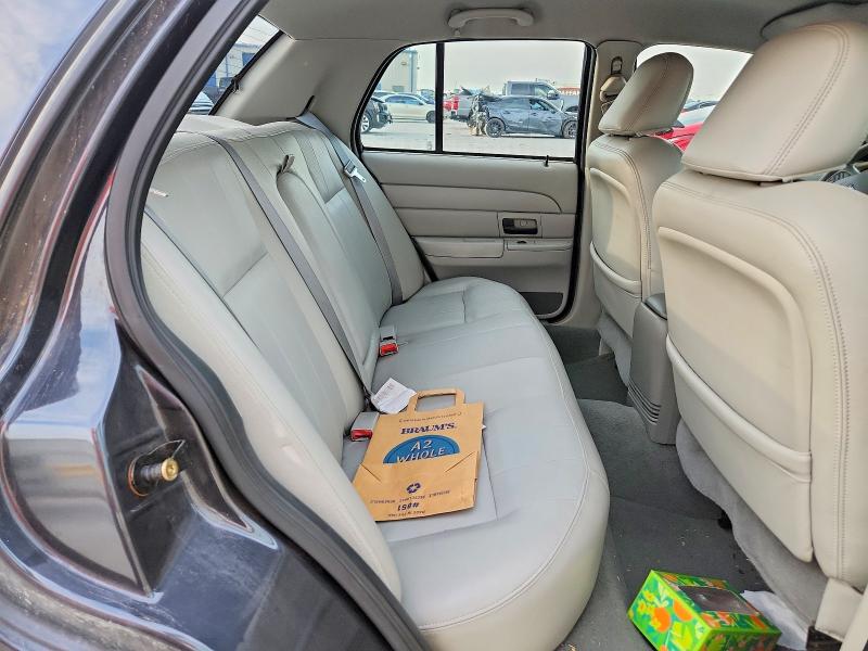 2004 Ford Crown Victoria მანქანა იყიდება აუქციონზე, vin: 2FAHP74W44X180912, აუქციონის ნომერი: 70003116
