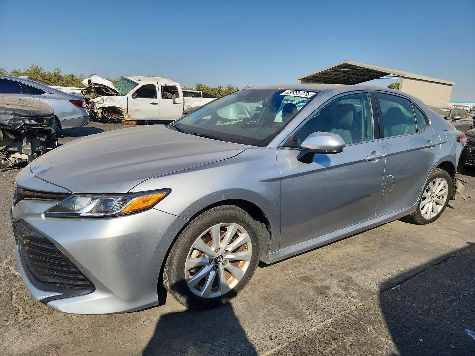 69996476 :رقم المزاد ، 4T1B11HK2KU821156 vin ، 2019 Toyota Camry مزاد بيع