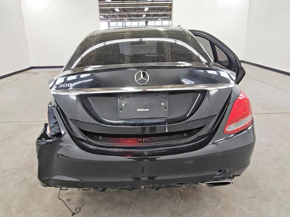 67294936 :رقم المزاد ، 55SWF4JB0JU242238 vin ، 2018 Mercedes-benz C مزاد بيع
