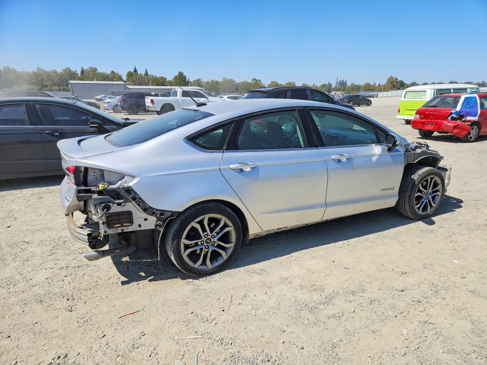 69568036 :رقم المزاد ، 3FA6P0LU0HR324281 vin ، 2017 Ford Fusion مزاد بيع