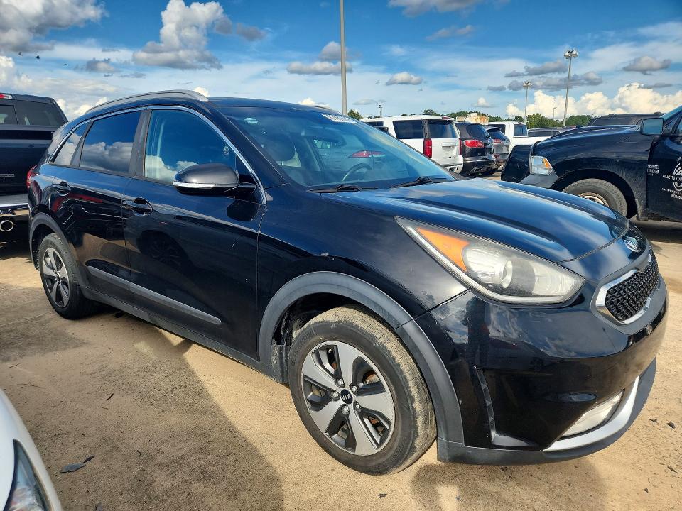 67930976 :رقم المزاد ، KNDCC3LC4H5065900 vin ، 2017 Kia Niro مزاد بيع