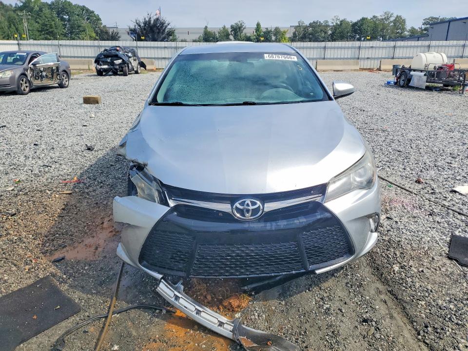 68767666 :رقم المزاد ، 4T1BF1FK3HU626373 vin ، 2017 Toyota Camry مزاد بيع