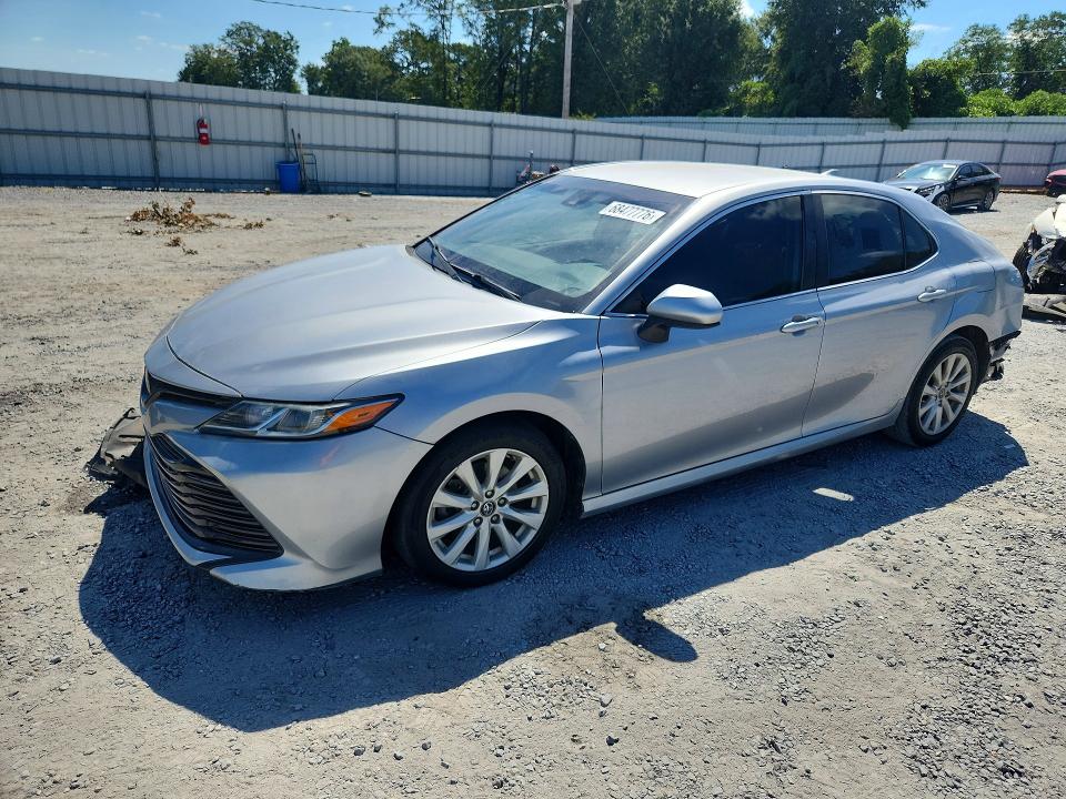 68477776 :رقم المزاد ، 4T1C11AK4LU305588 vin ، 2020 Toyota Camry مزاد بيع