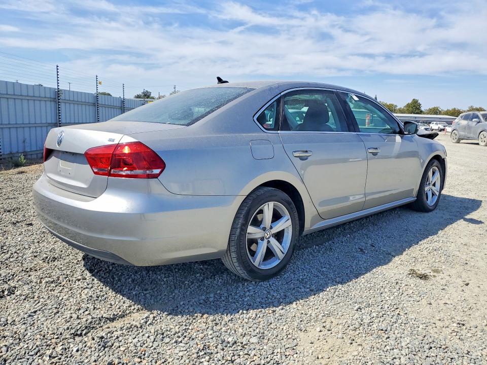 70514896 :رقم المزاد ، 1VWBP7A34EC015304 vin ، 2014 Volkswagen Passat مزاد بيع
