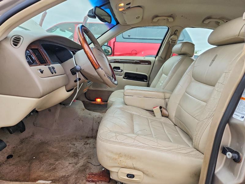 70387566 :رقم المزاد ، 1LNHM82W52Y603761 vin ، 2002 Lincoln Town Car مزاد بيع