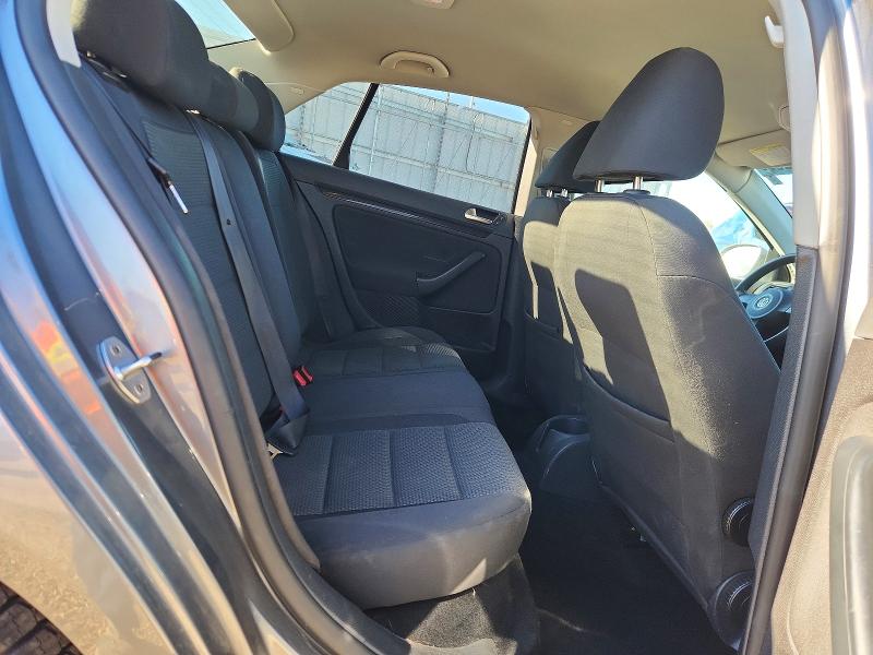 70412256 :رقم المزاد ، 3VWJX7AJ4AM100338 vin ، 2010 Volkswagen Jetta مزاد بيع