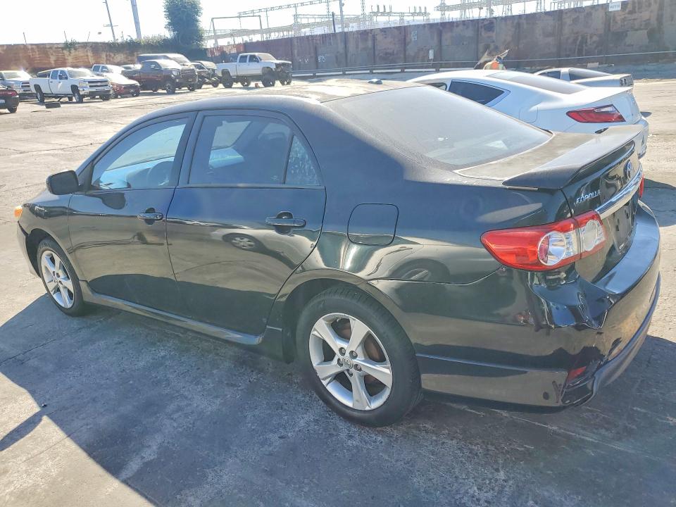70744816 :رقم المزاد ، 2T1BU4EEXCC815826 vin ، 2012 Toyota Corolla مزاد بيع