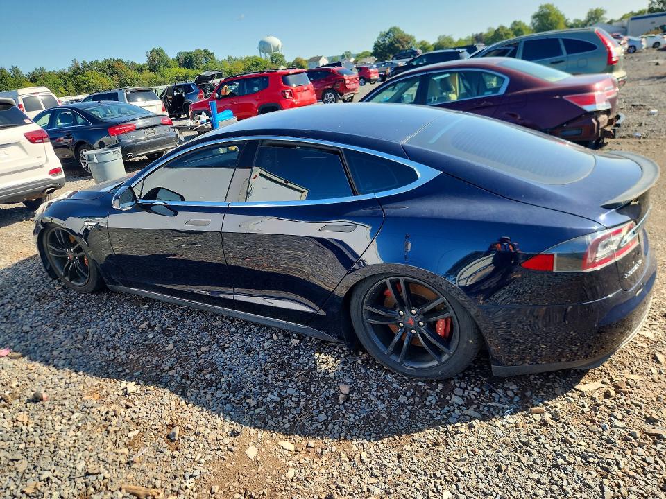 68937146 :رقم المزاد ، 5YJSA1H13EFP42409 vin ، 2014 Tesla Model S مزاد بيع