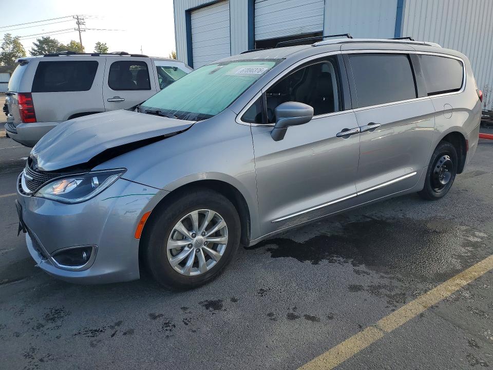 67896376 :رقم المزاد ، 2C4RC1BG5JR290449 vin ، 2018 Chrysler Pacifica مزاد بيع