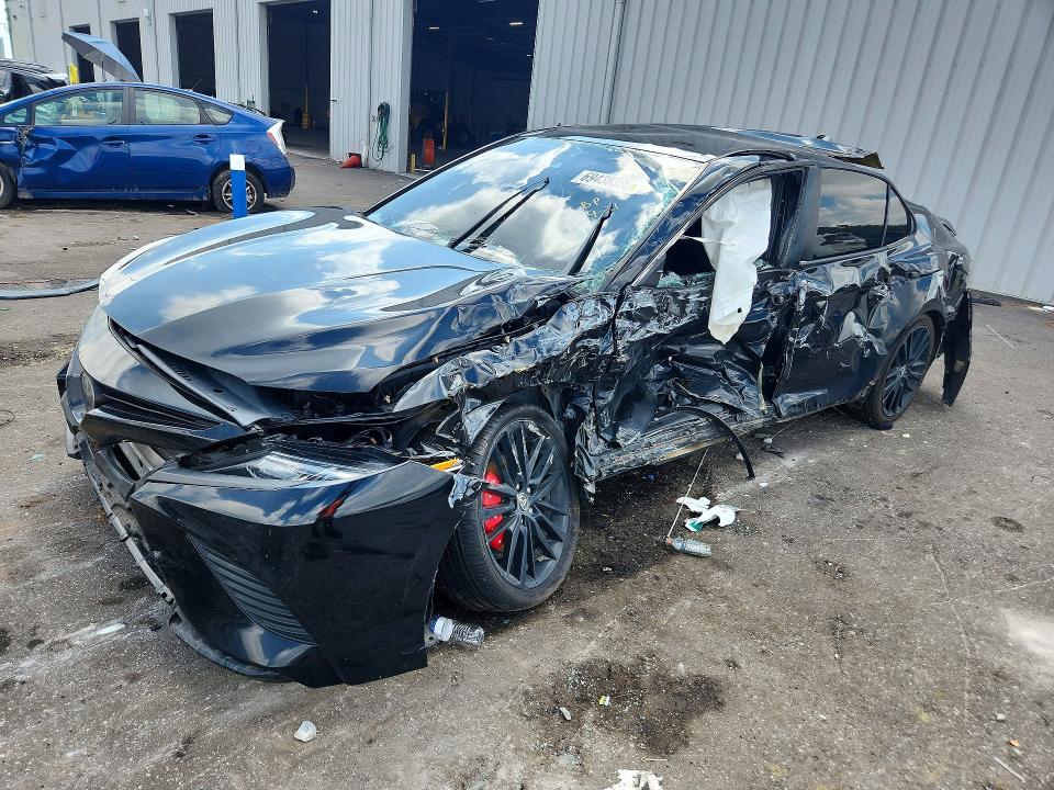 69438386 :رقم المزاد ، 4T1B11HK6KU188614 vin ، 2019 Toyota Camry مزاد بيع
