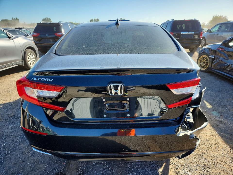 Продажа на аукционе авто 2018 Honda Accord, vin: 1HGCV1F52JA808290, номер лота: 66094466
