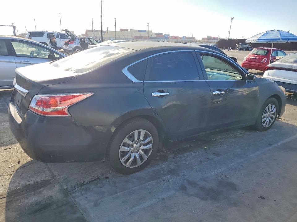 2015 Nissan Altima მანქანა იყიდება აუქციონზე, vin: 1N4AL3AP2FC206409, აუქციონის ნომერი: 67322196