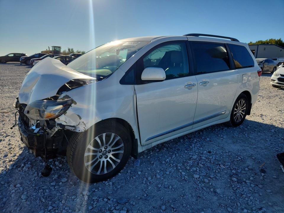 70052026 :رقم المزاد ، 5TDYZ3DC7JS925002 vin ، 2018 Toyota Sienna مزاد بيع