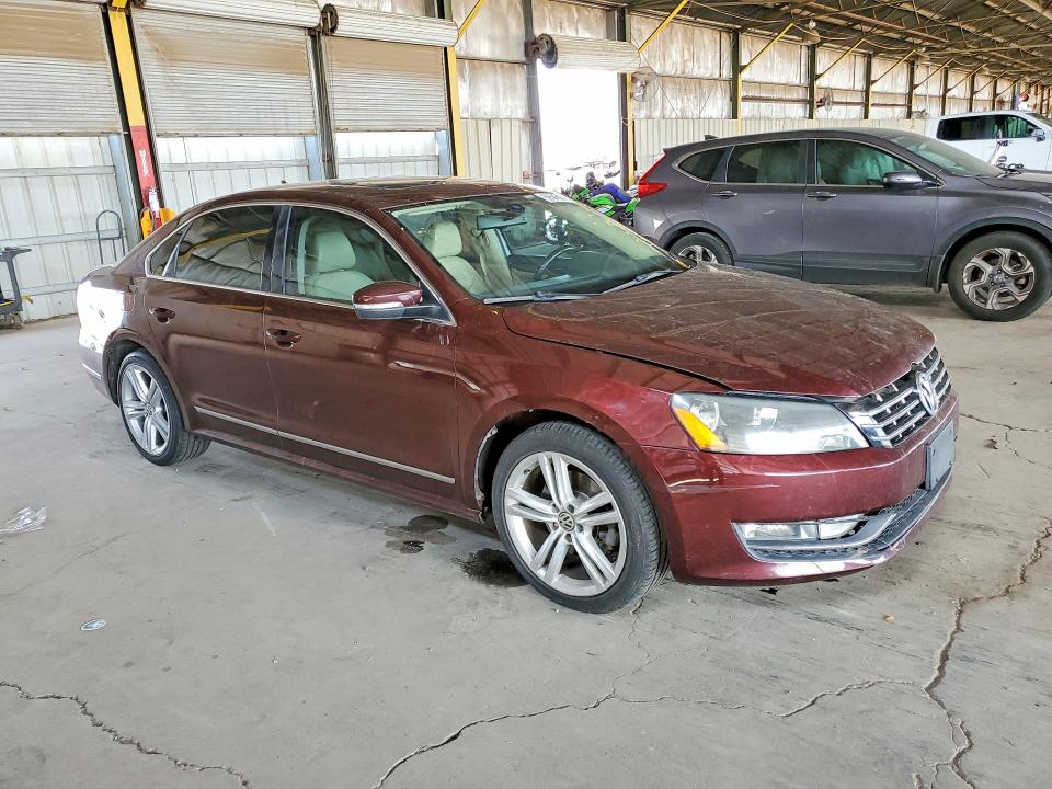 69545076 :رقم المزاد ، 1VWCM7A38DC072021 vin ، 2013 Volkswagen Passat مزاد بيع