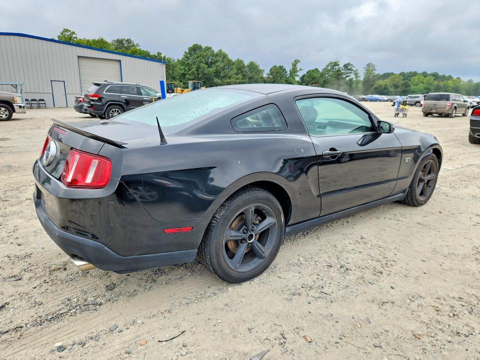 68060106 :رقم المزاد ، 1ZVBP8CH2A5139360 vin ، 2010 Ford Mustang مزاد بيع