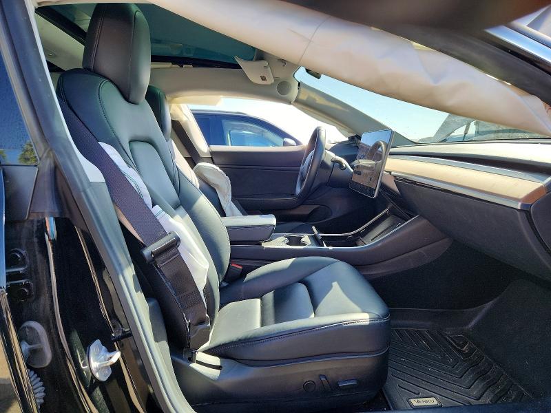 Продаж на аукціоні авто 2019 Tesla Model 3, vin: 5YJ3E1EA8KF415772, номер лоту: 70636516