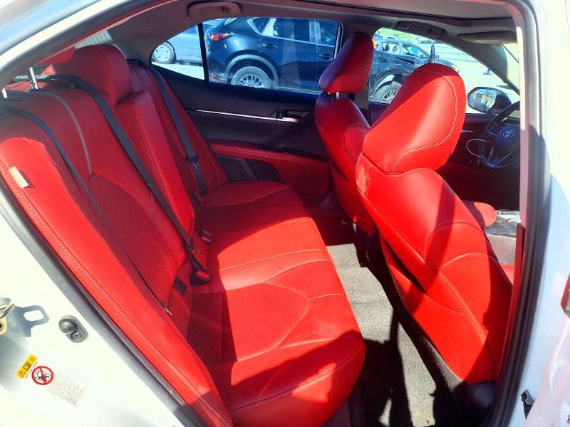 67454866 :رقم المزاد ، 4T1B61HK8KU199213 vin ، 2019 Toyota Camry مزاد بيع