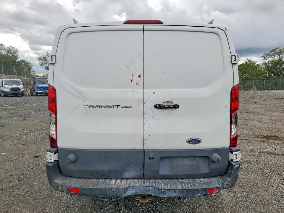 70661356 :رقم المزاد ، 1FTYR2YMXJKB09129 vin ، 2018 Ford Transit 250 مزاد بيع