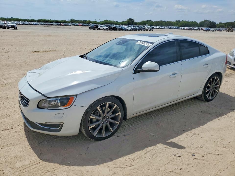 70440216 :رقم المزاد ، YV149MFMXF2338327 vin ، 2015 Volvo S60 مزاد بيع