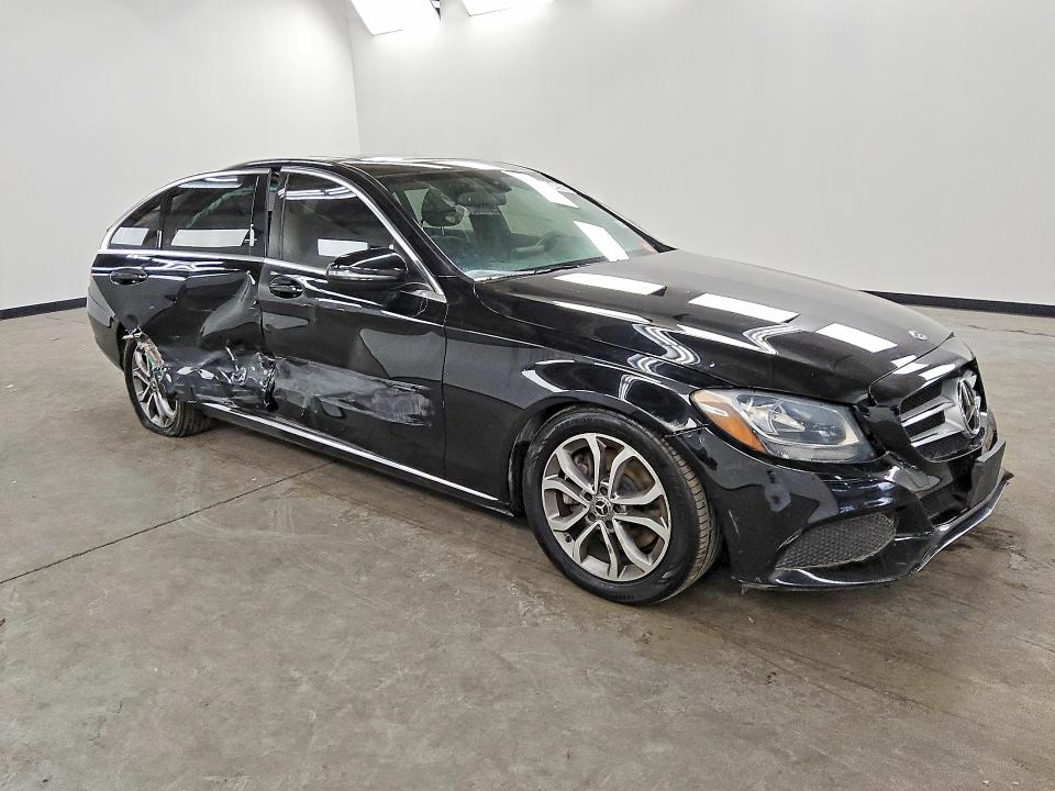 67294936 :رقم المزاد ، 55SWF4JB0JU242238 vin ، 2018 Mercedes-benz C مزاد بيع