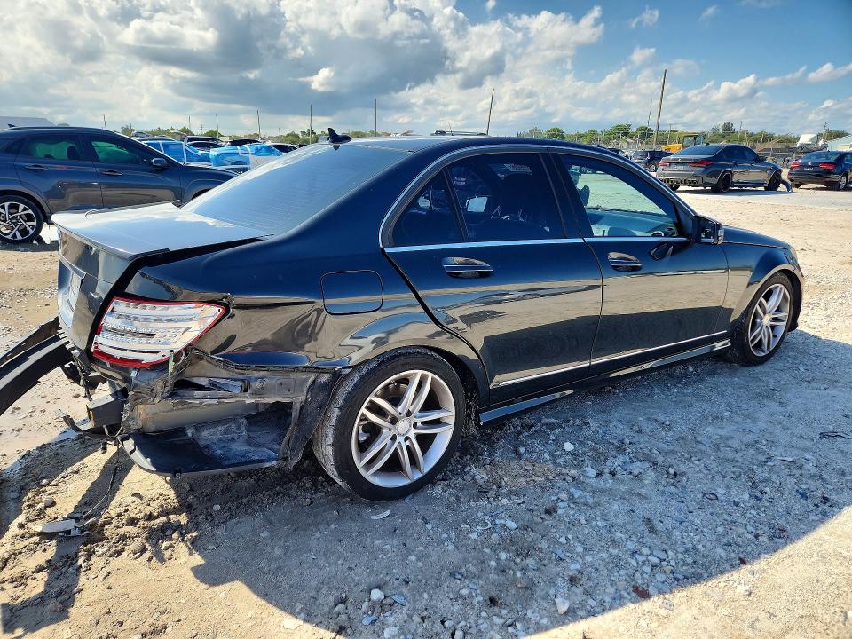 2013 Mercedes-benz C მანქანა იყიდება აუქციონზე, vin: WDDGF4HB3DR248499        , აუქციონის ნომერი: 68079986