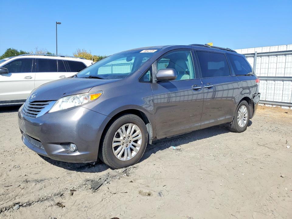 Aukcja sprzedaży 2011 Toyota Sienna, vin: 5TDYK3DCXBS142732, numer aukcji: 70842726