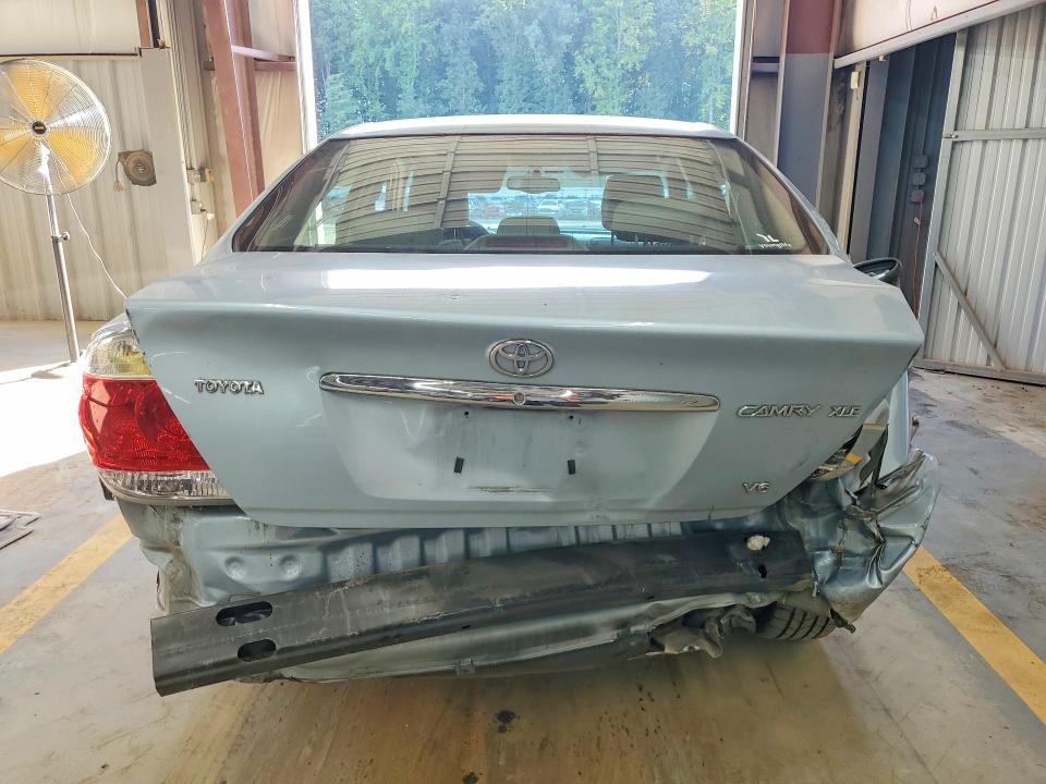68745116 :رقم المزاد ، 4T1BF30K65U596544 vin ، 2005 Toyota Camry مزاد بيع