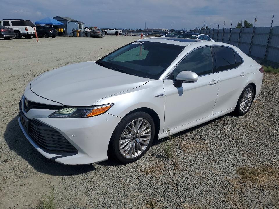 70110356 :رقم المزاد ، 4T1B21HK9JU509637 vin ، 2018 Toyota Camry Hybrid مزاد بيع