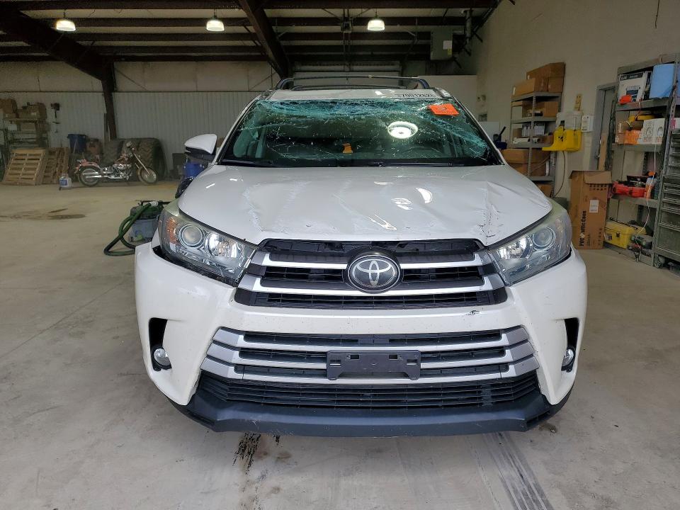 2017 Toyota Highlander მანქანა იყიდება აუქციონზე, vin: 5TDJZRFH9HS521982, აუქციონის ნომერი: 70012826
