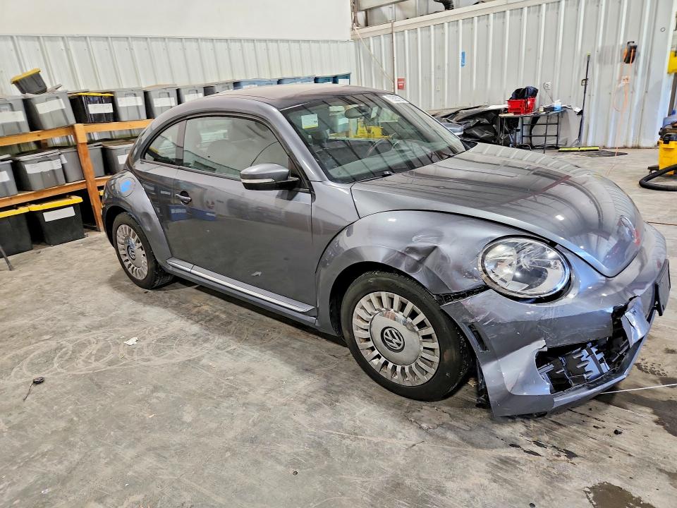 70525786 :رقم المزاد ، 3VWJ17AT6FM619725 vin ، 2015 Volkswagen Beetle مزاد بيع